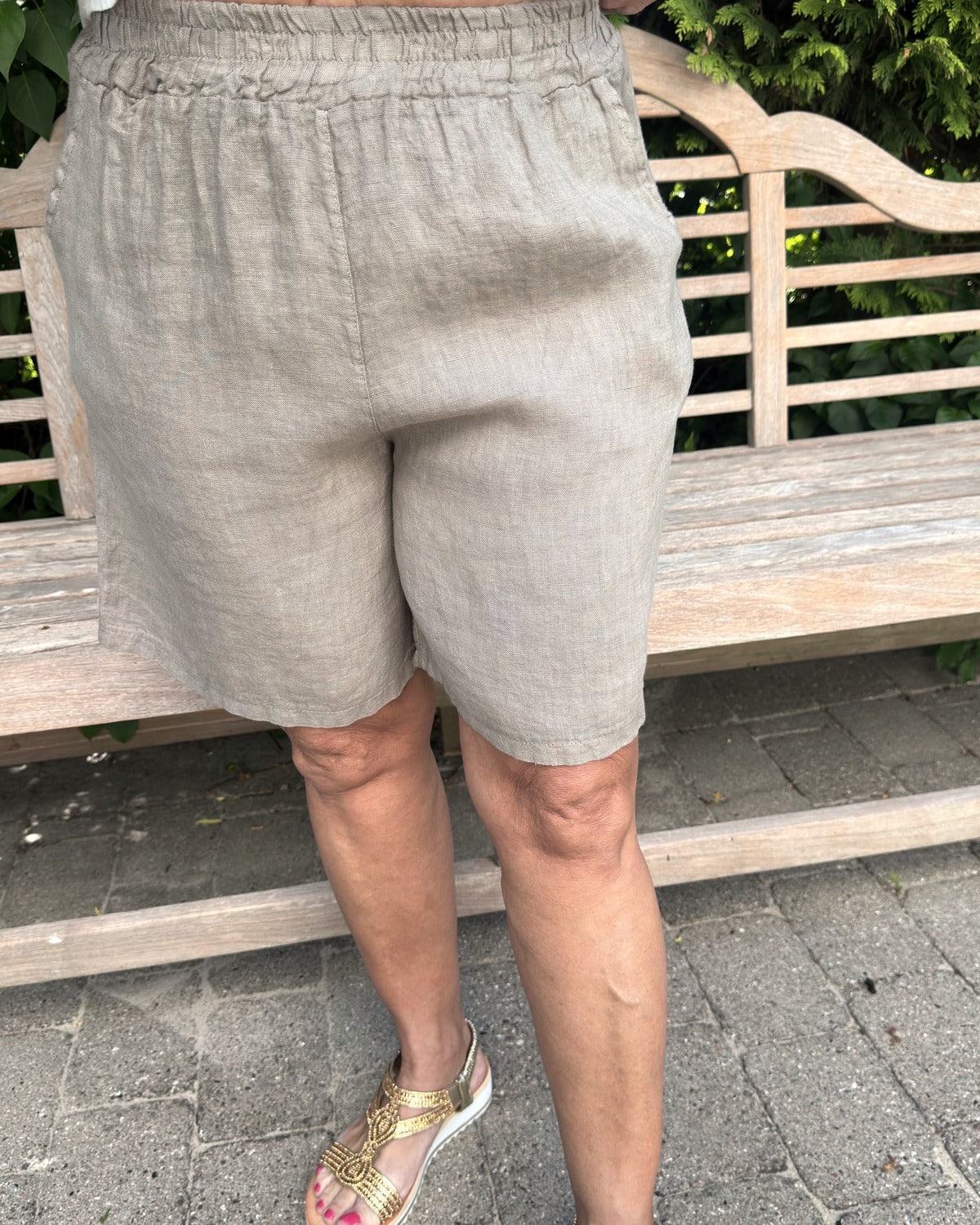 Hørshorts i taupe