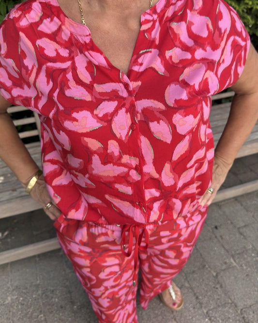 Rød bluse med pink blomster fra Street One