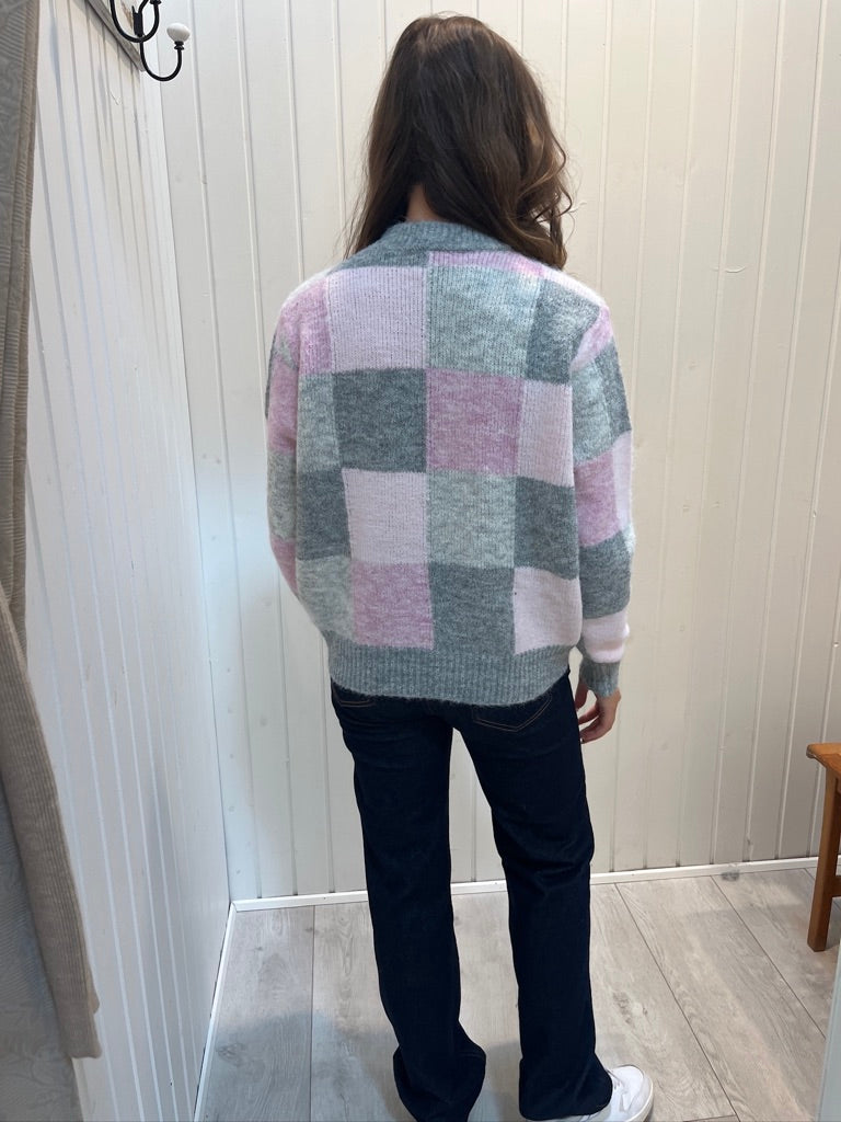 Strik I Pastelfarvet Ternet Mønster