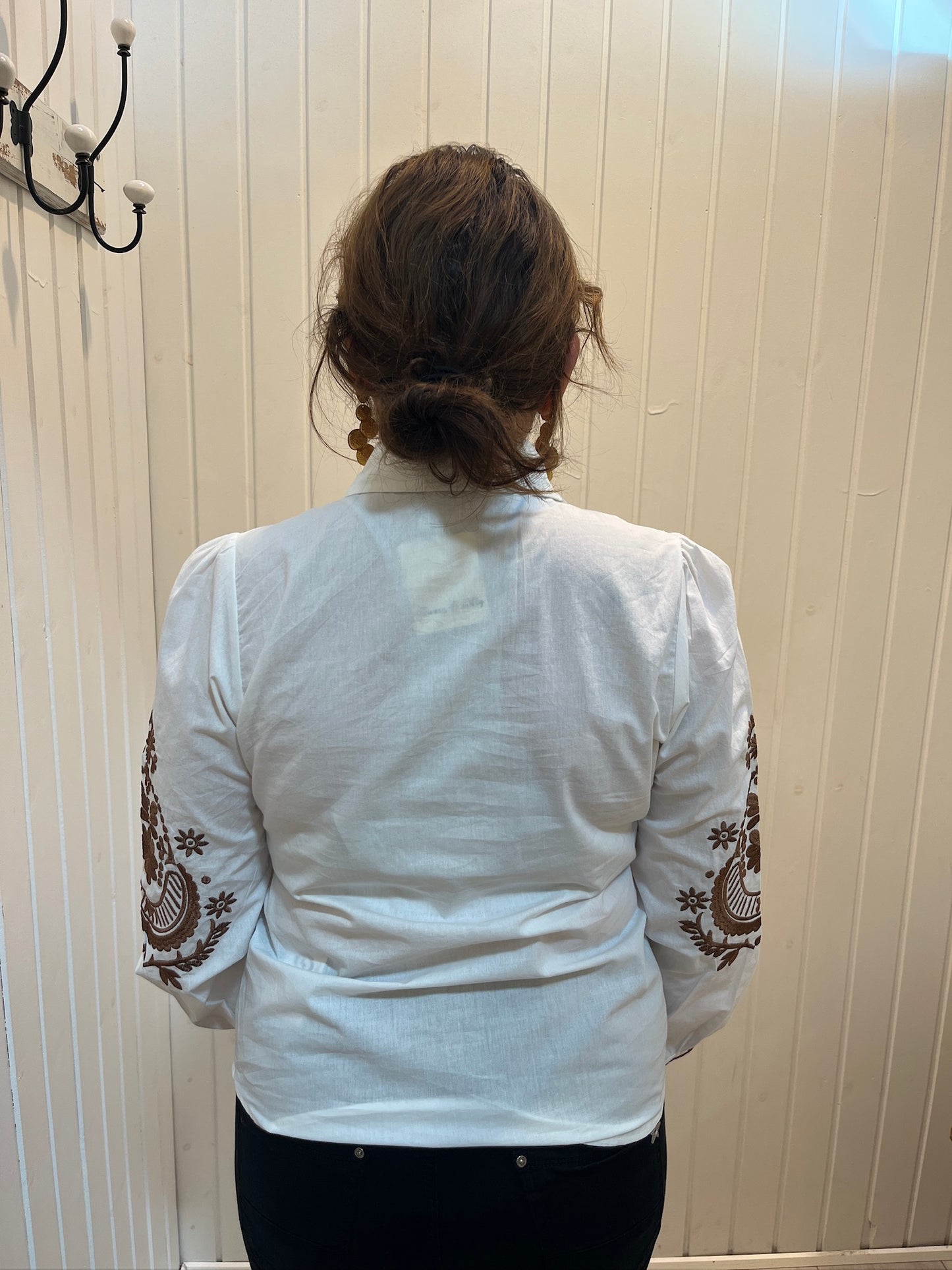 Hvid Skjorte Med Brodderi