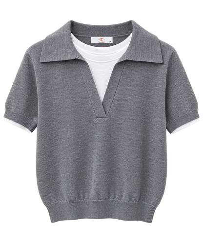 Kortærmet strikbluse med lag-på-lag look