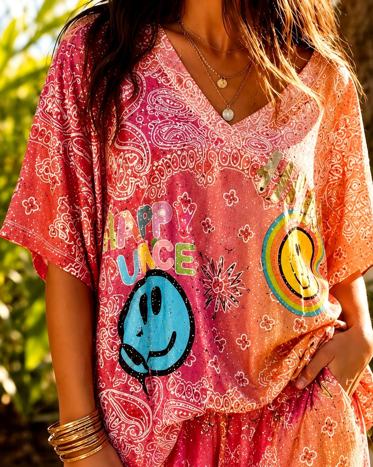 Farverig bluse med V-hals