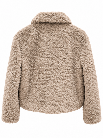 Kort fluffy jakke i imiteret fur (FLERE FARVER)