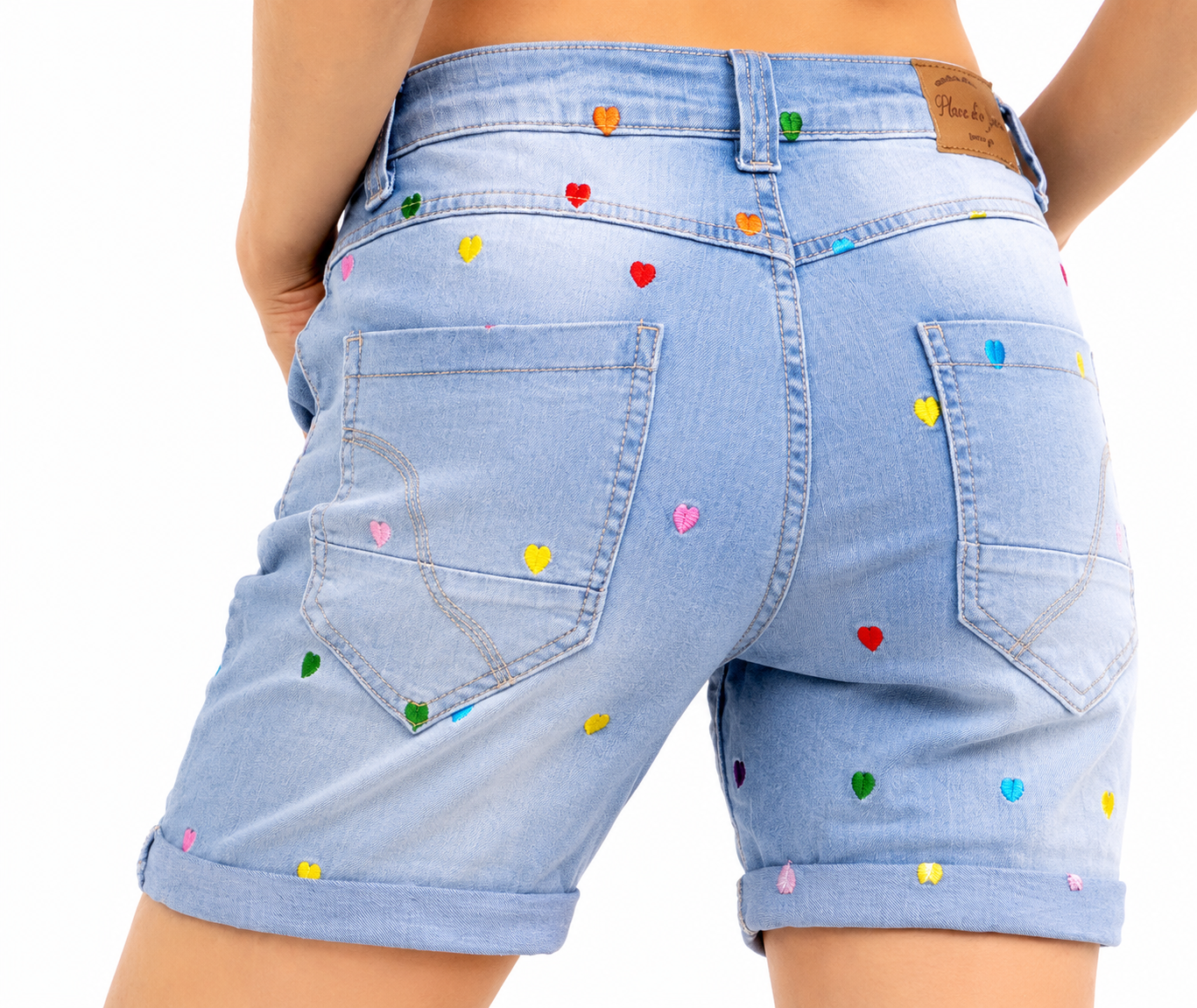 Denimshorts med farverige hjerter