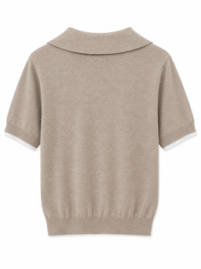 Kortærmet strikbluse med lag-på-lag look