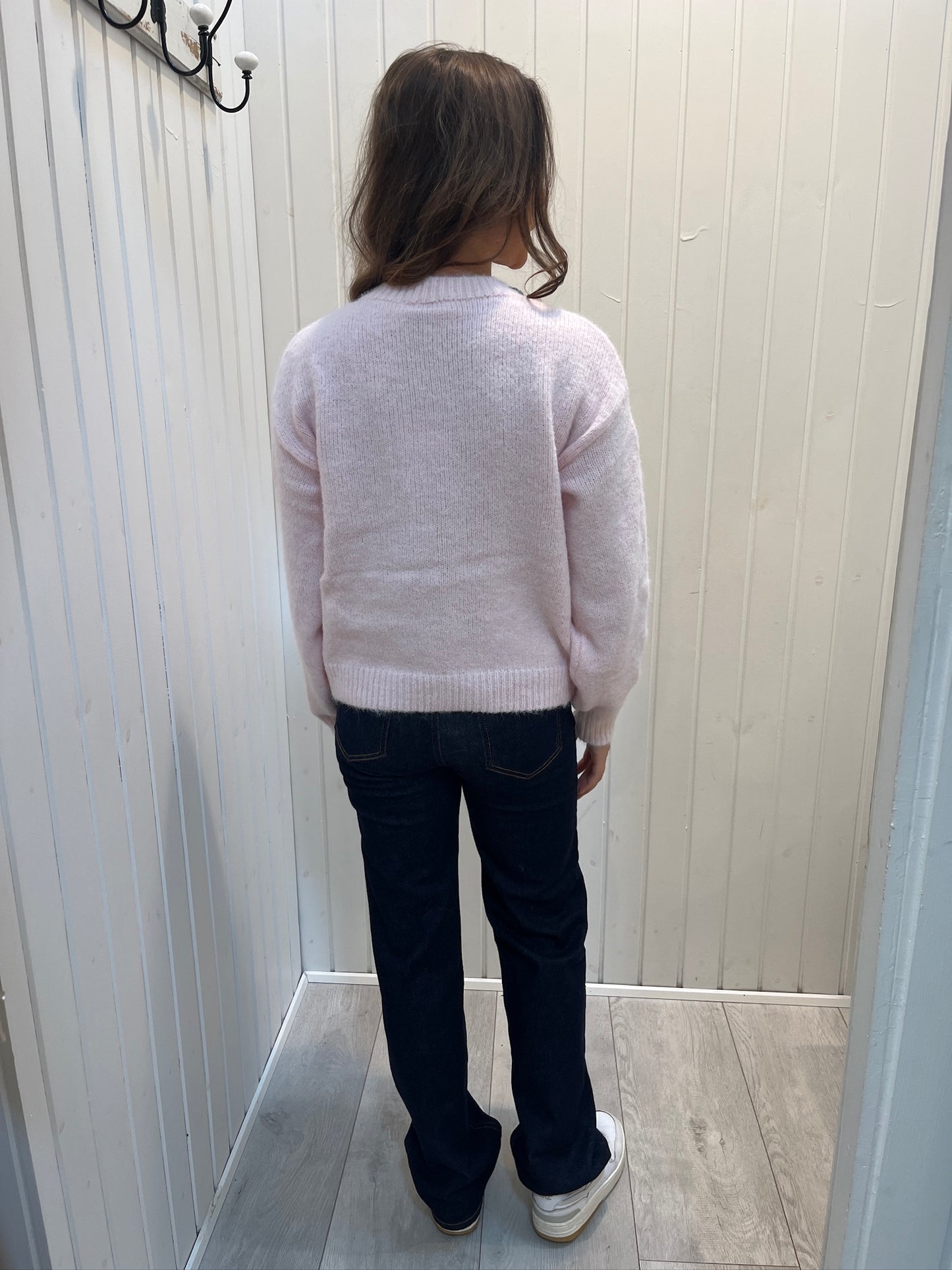 Strik I Lyserød Med Pyntet Krave