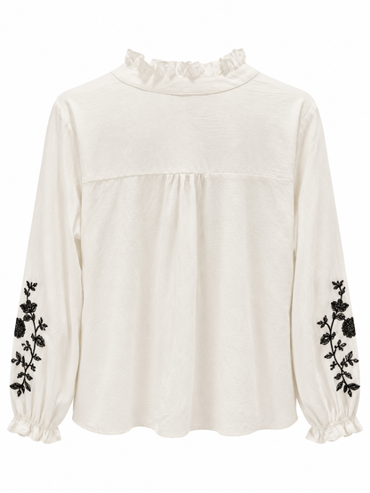 Hvid skjorte med sort broderi