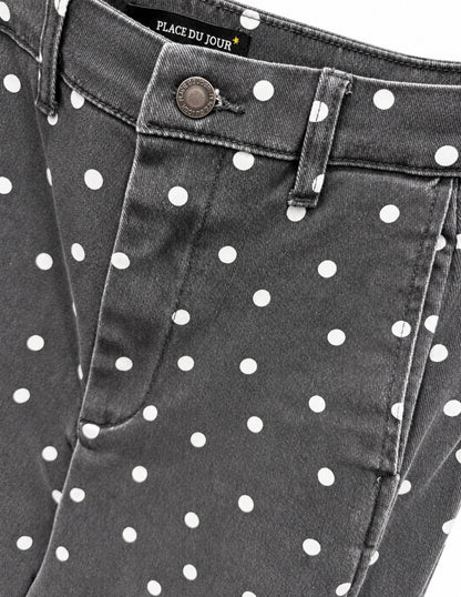 Grå jeans med polkaprikker