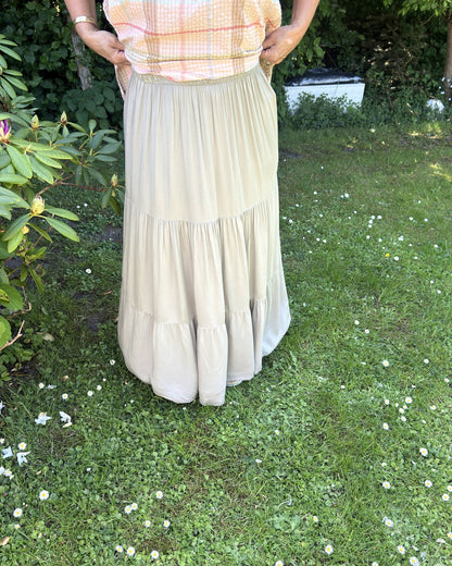 Lang nederdel i taupe