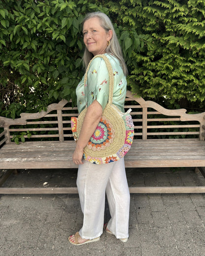 Rund stråtaske med flettet mandala