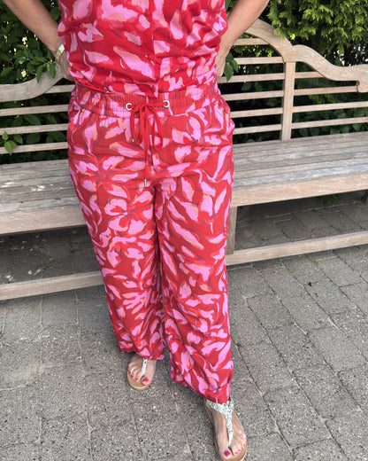 Røde bukser med pink blomster fra Street One