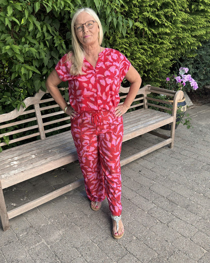 Rød bluse med pink blomster fra Street One