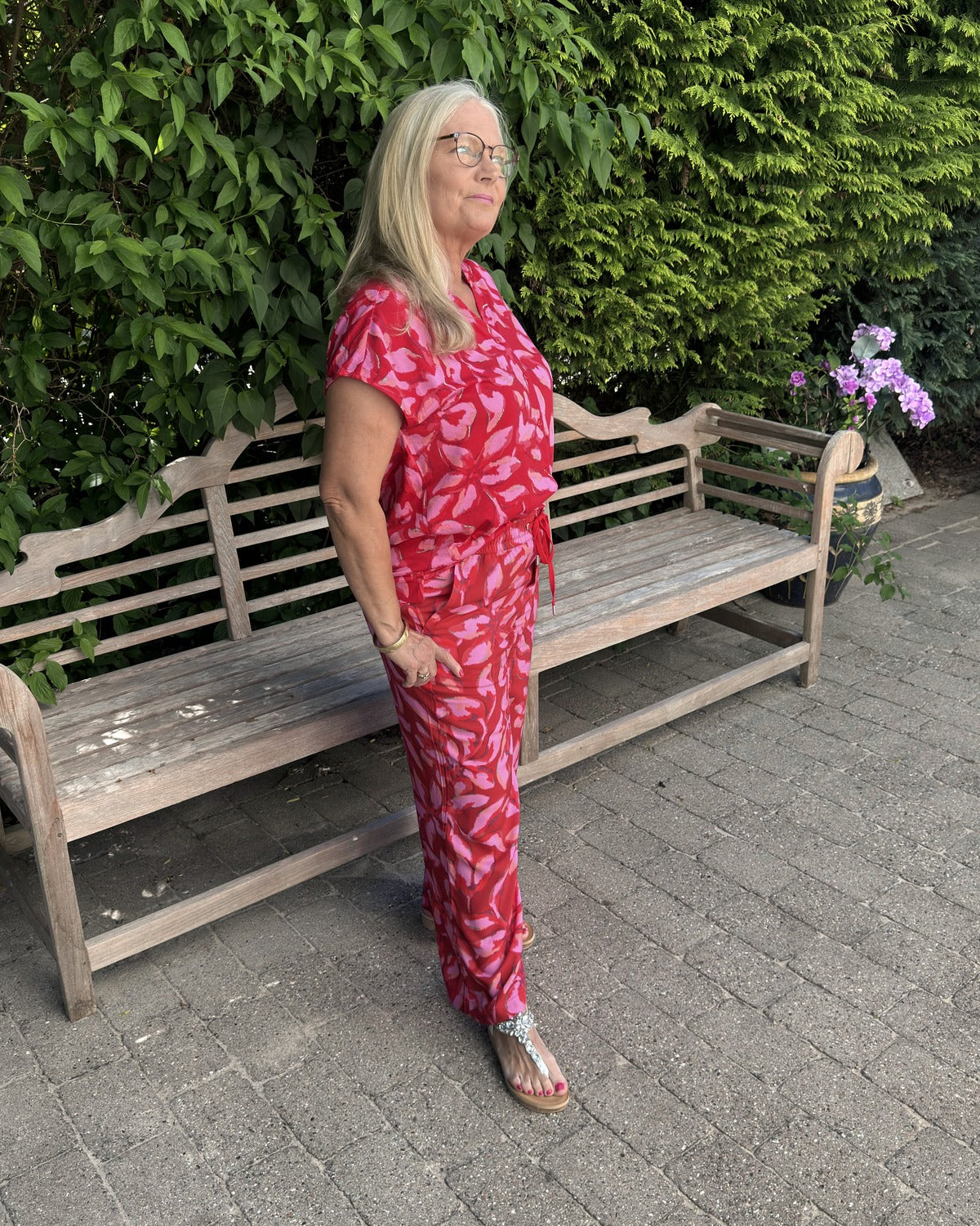 Rød bluse med pink blomster fra Street One