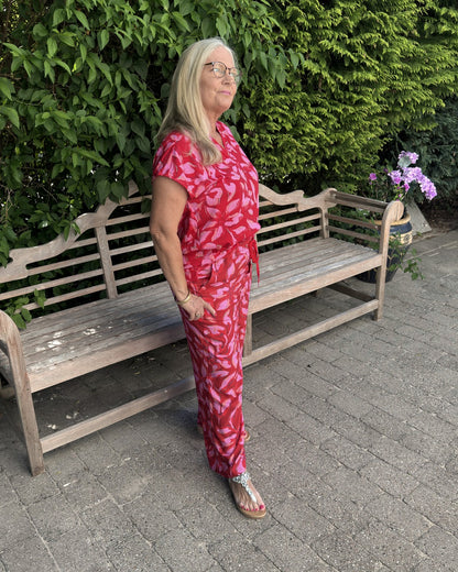 Rød bluse med pink blomster fra Street One