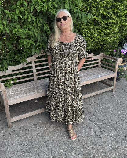 Sommerkjole med mønster og lommer