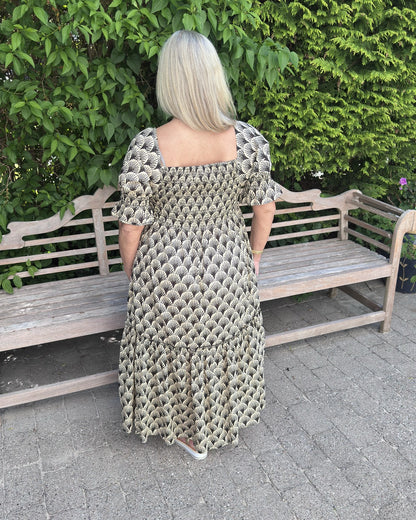 Sommerkjole med mønster og lommer