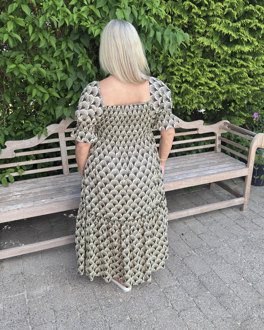 Sommerkjole med mønster og lommer