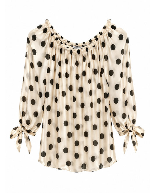 Bluse med sorte polkaprikker
